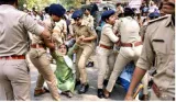 Aap workers protesting arrest of kejriwal face lathi charge