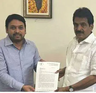 Shiv sena  ubt  releases first list of 17 candidates  sparks strong criticism from cong 