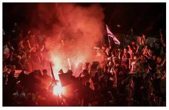 Israelis take out their largest protest since start of war