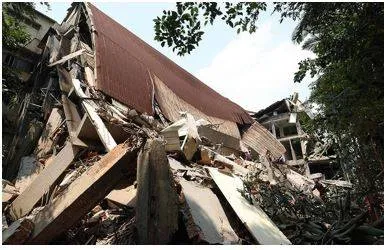 Nine dead  1 000 injured as 7 4 strong quake hits taiwan