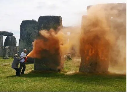 Climate activists of ‘just stop oil’ vandalise stonehenge monument