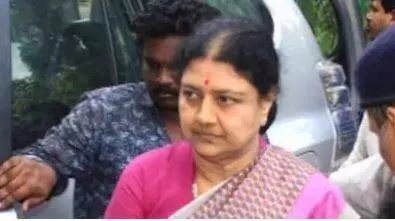 Aiadmk's stern warning to those in touch with sasikala  expels 17 party workers  ops elected deputy leader