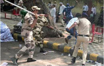 Students protest at jantar mantar  want nta dissolved