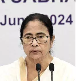Mamata says women don’t feel safe in raj bhavan amid row over mlas’ swearing in