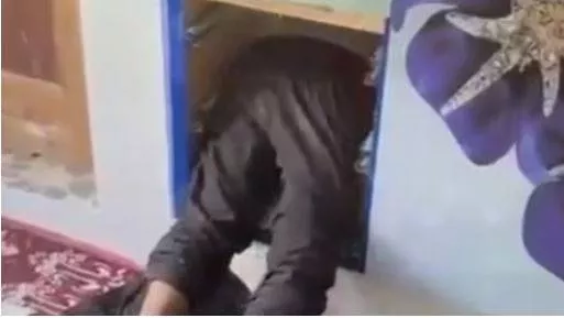 Kulgam  4 terrorists had been hiding in ‘bunker’ behind a wardrobe  video surfaces