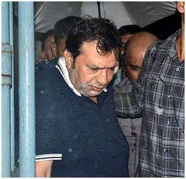 Main accused in mumbai car crash elusive  police issue look out notice