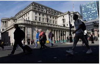Bank of england slices rates from 16 year high  ‘careful’ on future moves