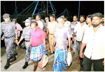 Sri lankan navy hands over mortal remains of t n  fishers  releases 2 others