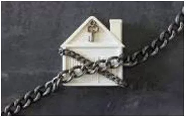Seized - A length of cord or rope used for fastening or tying. (अधिकार)