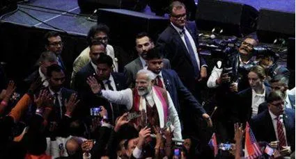 Narendra modi hails indian diaspora  india’s growing role