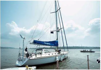 2 women navy officers begin voyage around the world