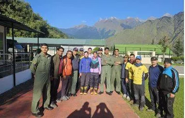 British  american trekkers rescued from himalayas 