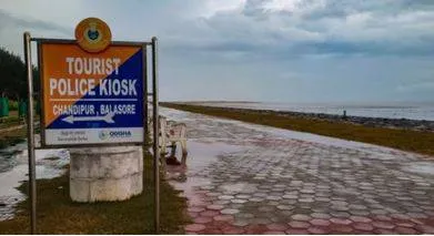 Cyclone dana  over 200 trains cancelled  flights suspended  odisha  bengal on alert ahead of landfall | 10 points