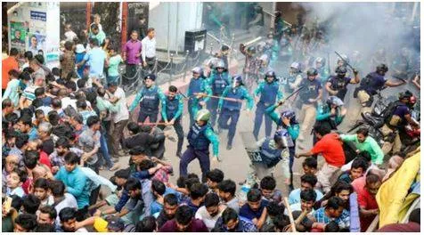 Bangladesh police use teargas  batons against hindus protesting chinmoy das' arrest 
