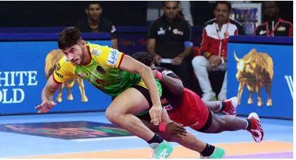 Pirates stroll to victory over bulls  pink panthers beat titans