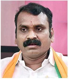 Sc quashes defamation case against minister murugan 