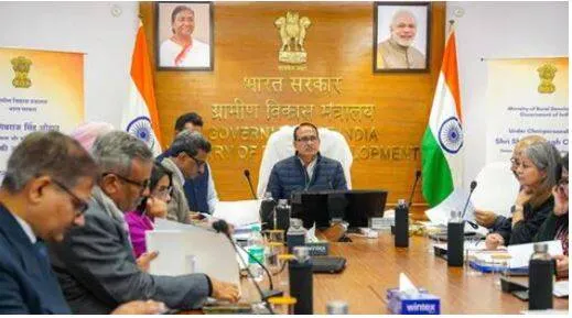 Shivraj singh chouhan holds meeting on nrega  says better coordination needed