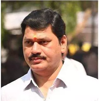 Multi party team demands dhananjay munde’s ouster from maharashtra cabinet