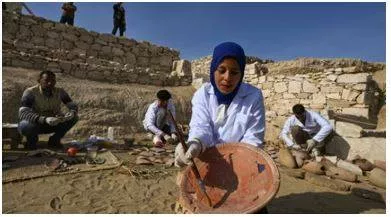 Egypt discovers 4 000 year old tombs in luxor