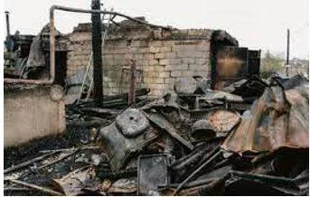 Wreckage - The broken pieces of something that has been destroyed. (मलबा)