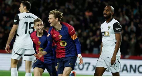 Lopez excels as barcelona steamrollers valencia