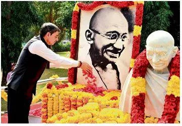 Governor criticises t n  govt  over choice of venue for gandhi’s memorial events