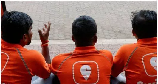 Swiggy's q3 loss widens to ₹799 crore amid rising competition from zomato