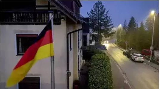 German city lures early election voters with free beer