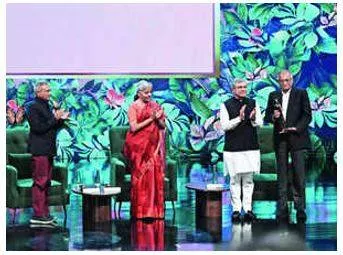 Et awards  it's the people who make the business  says venu srinivasan