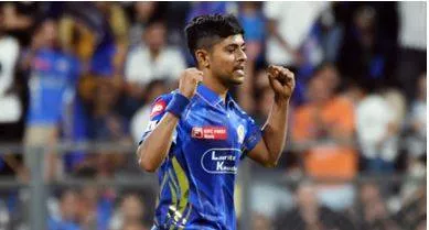 Shared autos for inr 30  no bowling spikes  rejected by csk  kkr  rr  ashwani kumar wants to be like bumrah at mi