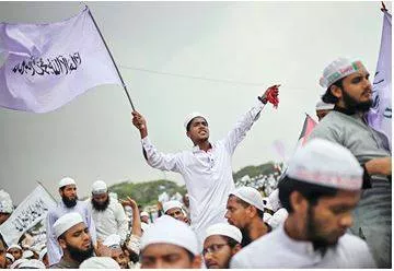 Islamists rally in dhaka against changes to women’s rights