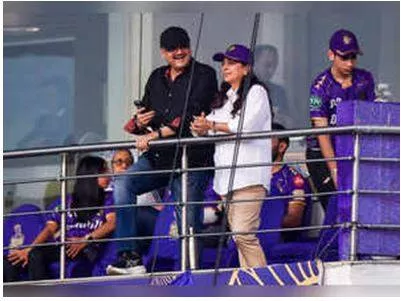 Kkr vs rr  dj drops 'jaadu' moment for juhi at eden gardens  sparks emotional response from crowd