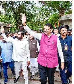 Fadnavis tells banks to give farmers loans without cibil score