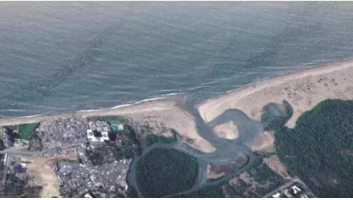 Man drowns after slipping and falling off a jetty in juhu while taking photos