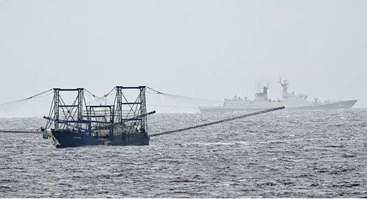 Chinese ship runs aground off philippines occupied island
