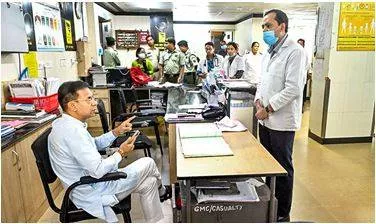 Goa govt  doctors set 24 hour deadline for health minister to tender apology to cmo