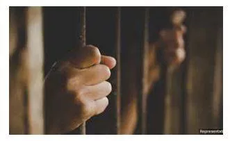 Custody - Relating to or requiring imprisonment. (हिरासत में) 