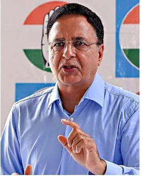 Amid differences  surjewala set to meet disgruntled mlas in karnataka