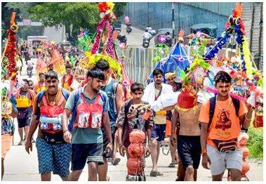Thousands of devotees in u p  embark on kanwar yatra amid tight security