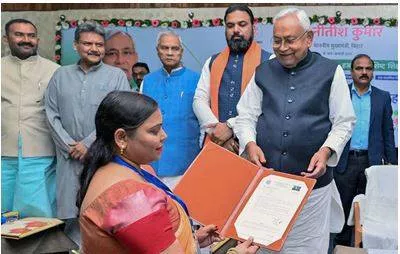 Bihar domiciles to be given priority in recruitment of govt  schoolteachers  nitish kumar