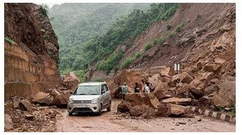 Heavy rain cripples himachal’s mandi  over 300 roads  including 2 highways  blocked  schools closed
