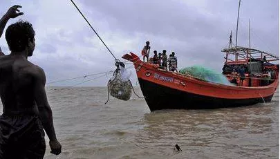 Bangladesh arrests 48 indian fishermen  impounds 3 boats