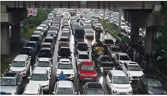 Gurugram rain  important advisory for office goers as heavy showers expected today