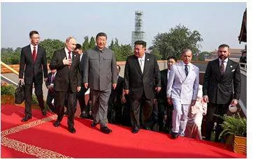 Pak   china agree to work closely on economic corridor as sharif meets xi