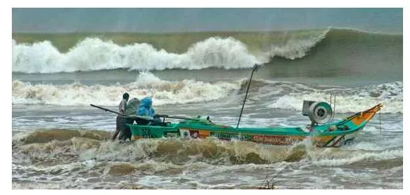 Cyclone set to cross the andhra coast on tuesday evening red alert in 16 districts
