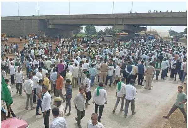 Karnataka raises sugarcane price farmers call off strike