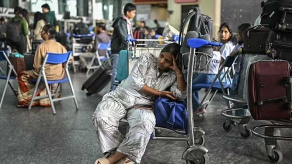 Indigo shares crash as much as 7 56 after ceo asked to explain flight cancellations