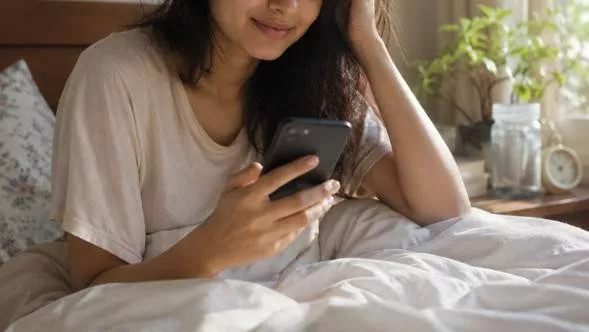 Checking your phone right after waking up? Doctors warn it may raise stress levels