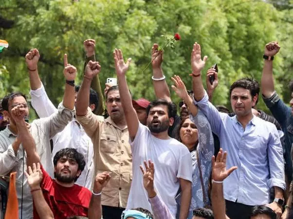 Congress cold, others in Opposition warm to CJP protest at Jantar Mantar