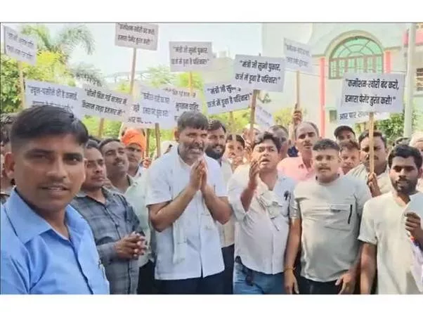Pilibhit farmers protest over pending sugarcane payments and closed mill
